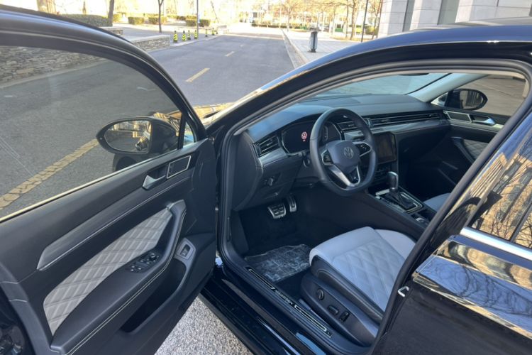 Used Volkswagen Magotan 2023 2 Million Units Limited Edition 330TSI DSG Leading Version