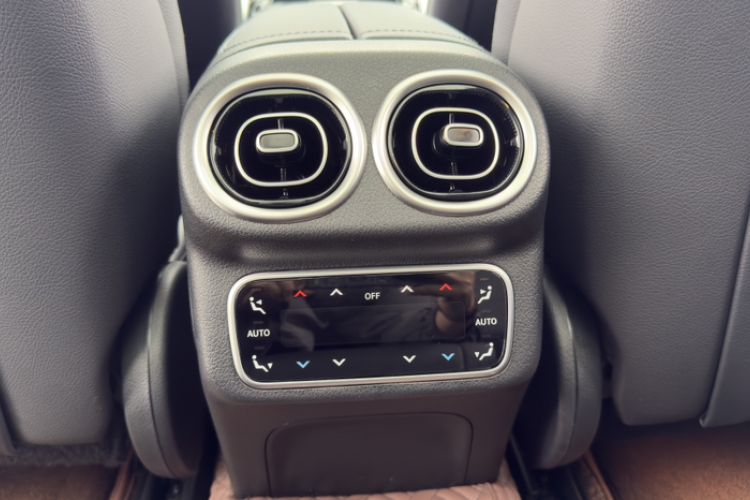 Used Mercedes-Benz GLC 2023 Facelift GLC 260 L 4MATIC Dynamic Version 5 Seats
