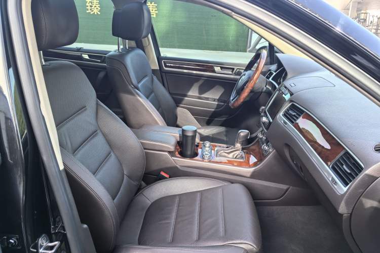 Used Volkswagen Touareg 2011 3.0 TSI Comfort Version
