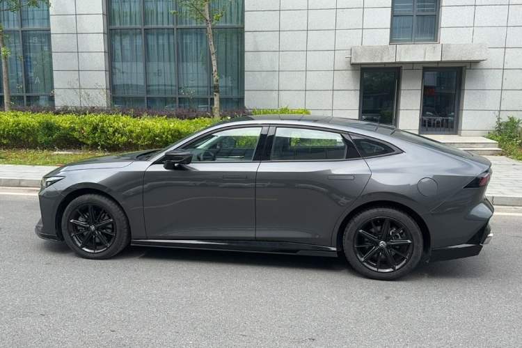 Used Changan UNI-V iDD 2023 ZhiDian iDD 1.5T 113km ZhiKu Model