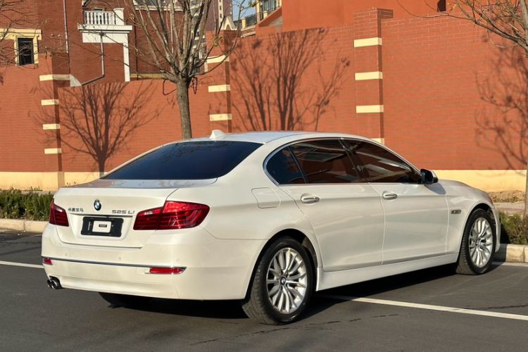 Used BMW 5 Series 2014 525Li Luxury Design Package
