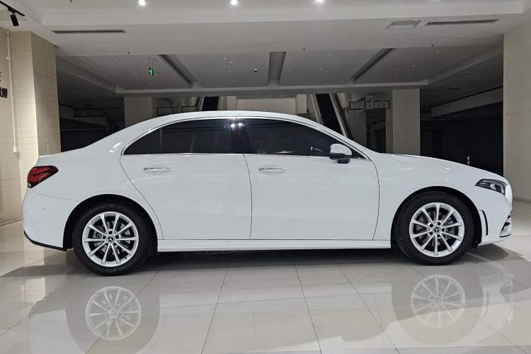 Used Mercedes-Benz A-Class 2021 A 200 L Sport Sedan Fashion Model
