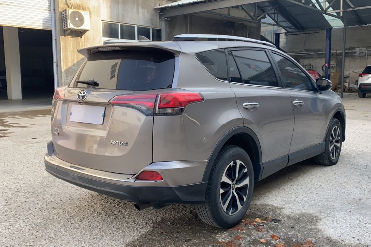 Used Toyota RAV4 2019 2.0L CVT Two-Wheel Drive Comfort Edition China VI Standard
