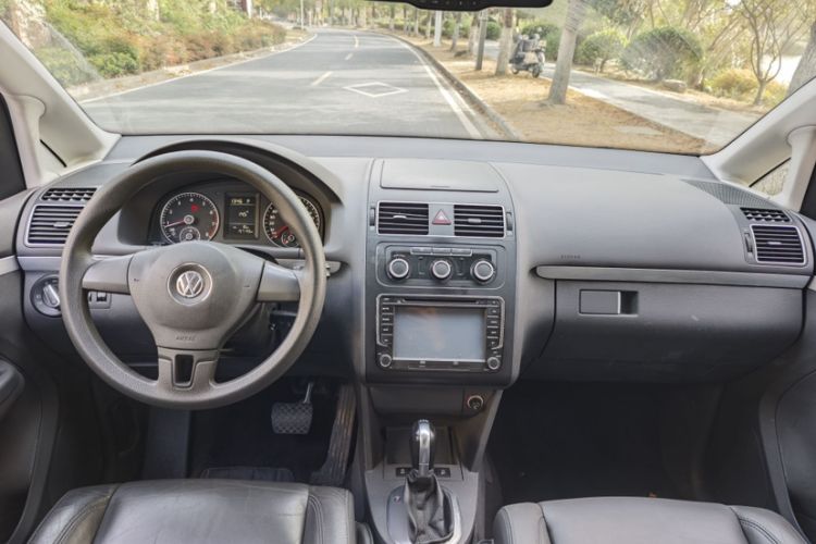 Used Volkswagen Touran 2015 1.4T DSG Comfort Edition 5 Seats
