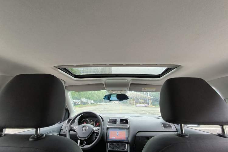 Used Volkswagen Polo 2016 1.6L Automatic Comfort Model
