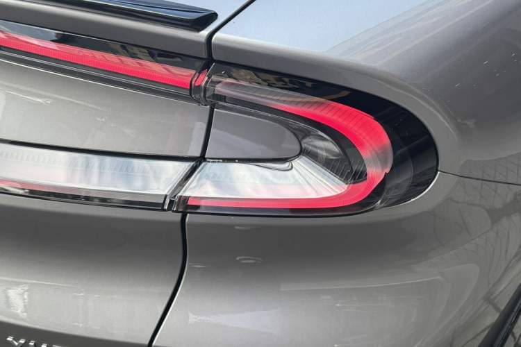 Used  YU7 2025 Ultra-Long Range High-Performance All-Wheel-Drive Max Edition
