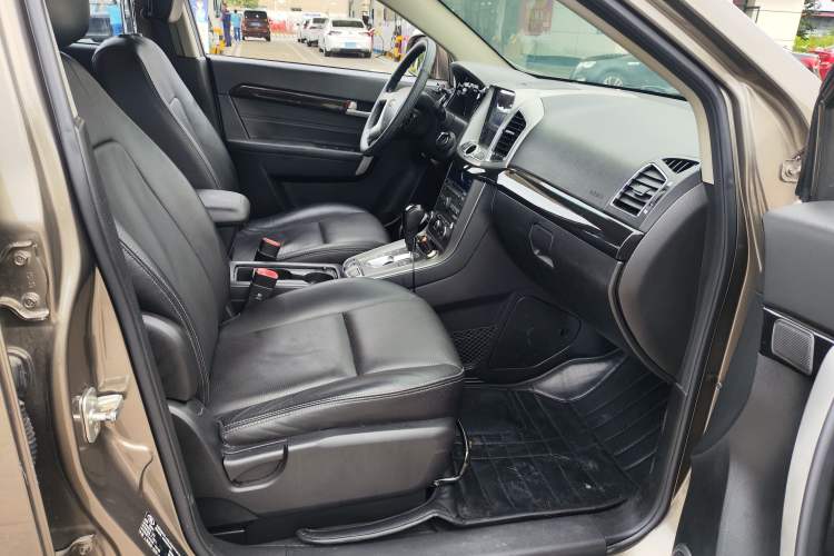 Used Chevrolet Captiva 2015 2.4L 4x4 Flagship Edition 7-Seater
