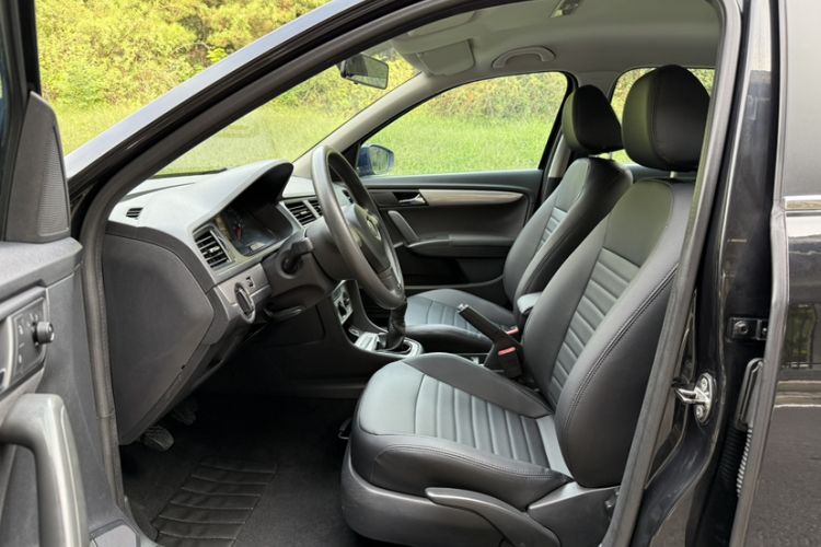 Used Volkswagen Lavida 2013 Revised Classic 1.6L Manual Fashion Edition
