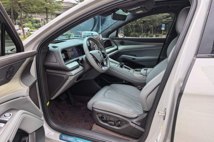 Used Denza N7 2023 Long-Range Performance Max Edition
