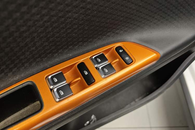 TDK.VehicleDetails.img