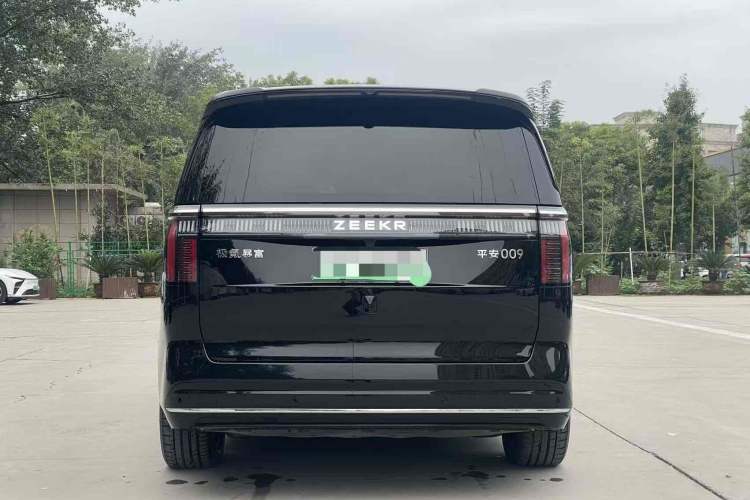 Used Zeekr 009 2024 7-Seater Aisle Version 108 kWh
