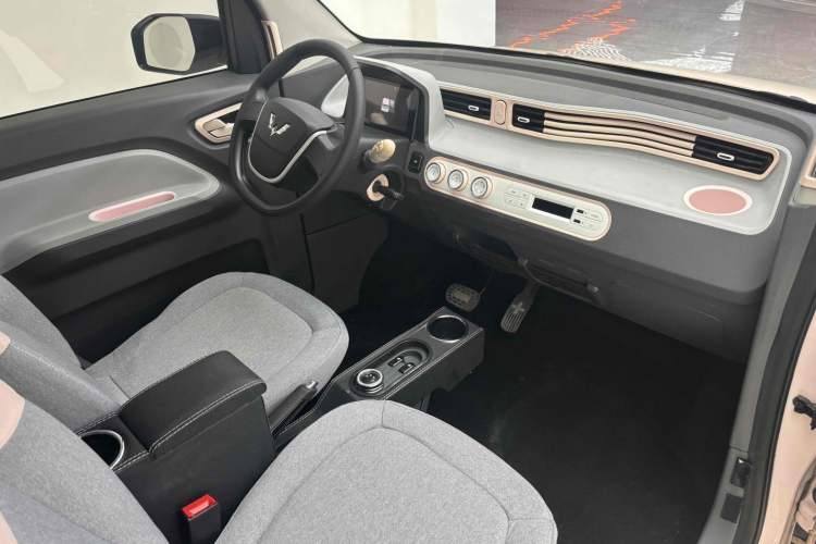 Used Wuling Hongguang MINIEV 2021 Macaron Premium Model – Lithium-NMC
