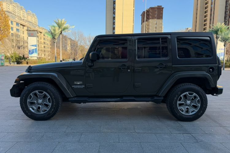 Used  Wrangler 2014 3.0L Sahara Four-Door Edition