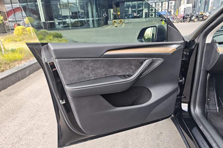 Used Tesla Model Y 2021 Standard Range Rear-Wheel Drive Version
