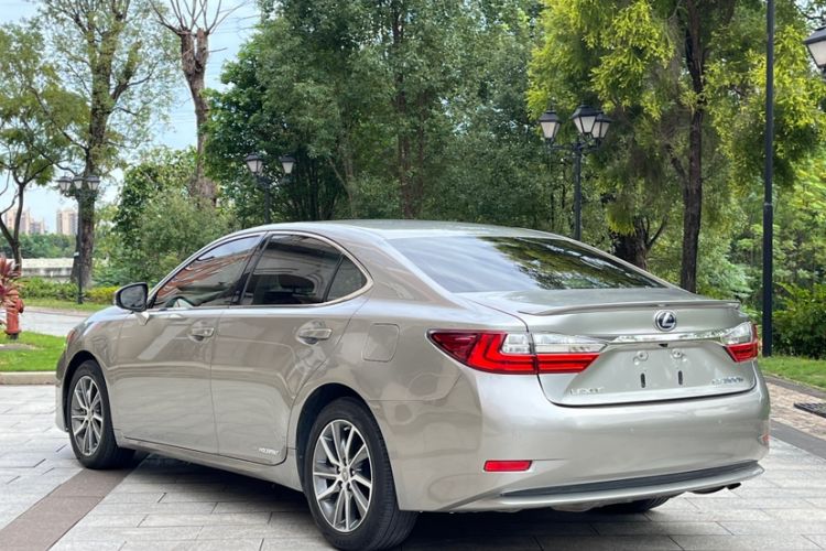 Used Lexus ES 2015 300h Comfort Edition
