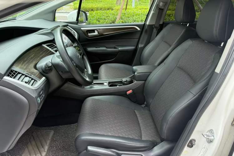 Used Honda Jade 2017 1.8L automatic Comfort version 5 seats
