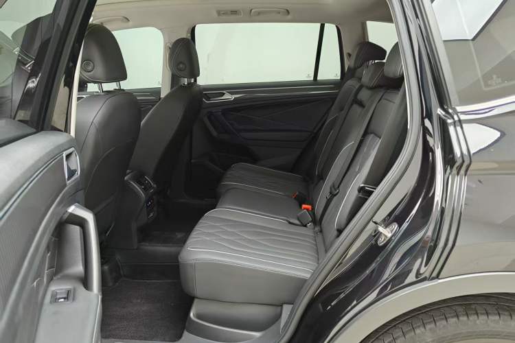 Used Volkswagen Tiguan L 2023 Restyled 330TSI Automatic Two-Wheel Drive R-Line Enhanced Comfort Version
