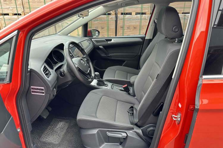 Used Volkswagen Golf Sportsvan 2016 230TSI Automatic Trend Edition
