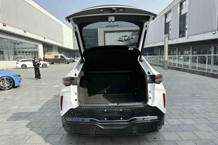 Used Volkswagen ID.UNYX 2024 Pro Long-Range Version