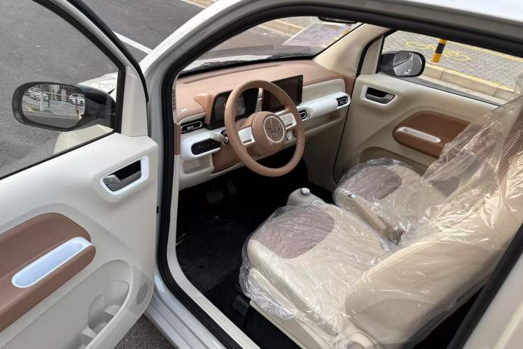 Used Wuling Hongguang MINIEV 2024 3rd Generation 215km Advanced Version
