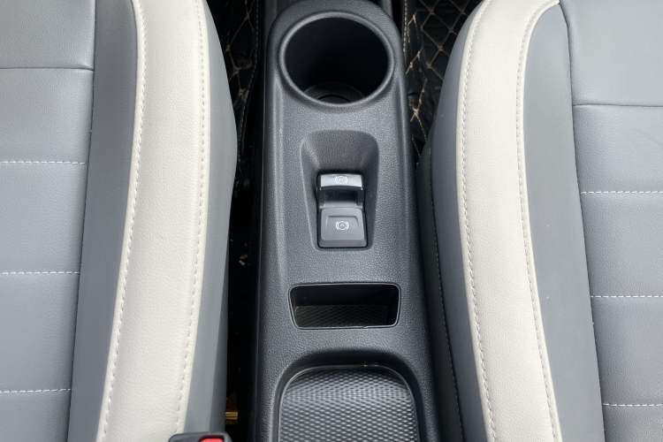 Used ORA White Cat 2022 Xiaoyue Mao Edition 360 km Luxury Model Lithium NMC
