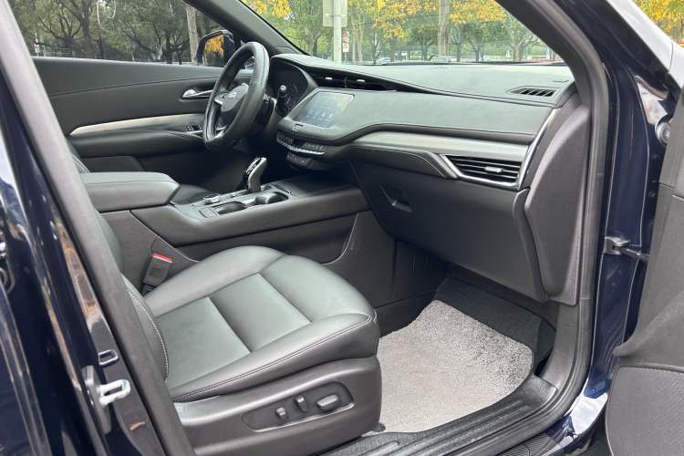 Used Cadillac XT4 2021 28T Two-Wheel Drive Leading Version
