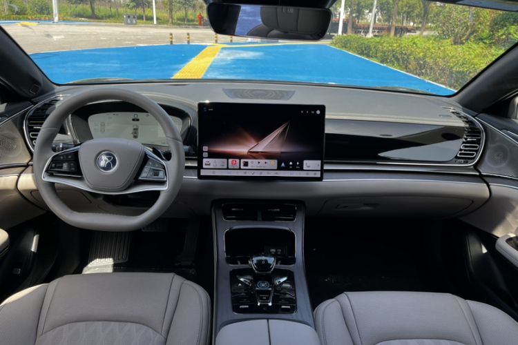 Used BYD Han 2025 EV with 701 km of Laser Radar-Enabled Intelligent Driving
