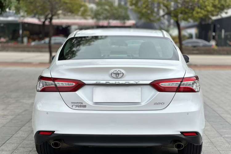 Used Toyota Camry 2018 2.0G Luxury Edition
