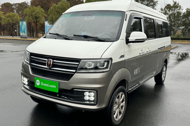 Used Jinbei New Hiace S 2023 1.5L Wealth Edition Passenger Van 5/6/7-Seater Central Air Conditioning Version SWC15M