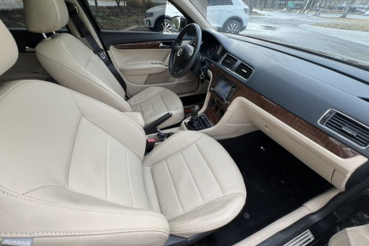 Used Volkswagen Lavida 2013 Restyled Classic 1.6L Manual Comfort Edition