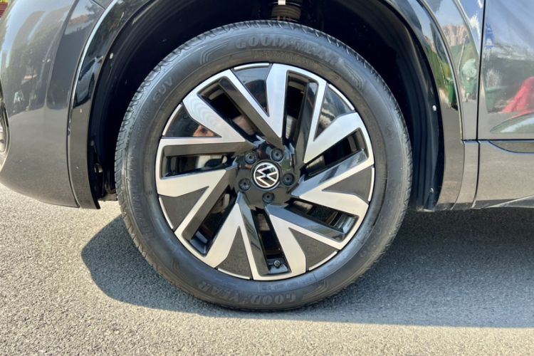 Used Volkswagen Tayron 2023 330TSI Two-Wheel-Drive R-Line High-Energy Version
