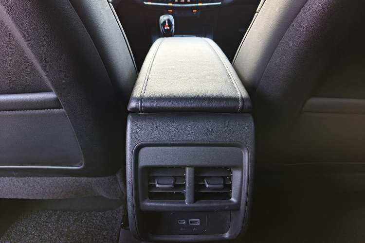 Used Cadillac XT4 2020 28T Two-Wheel-Drive Leading Version