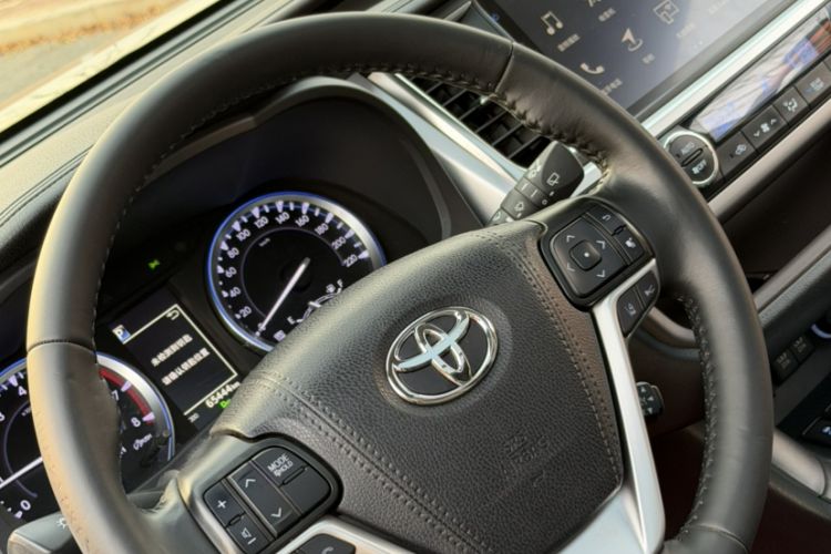 Used Toyota Highlander 2018 2.0T Two-Wheel Drive Prestige Version 7 Seats China V Emission Standard
