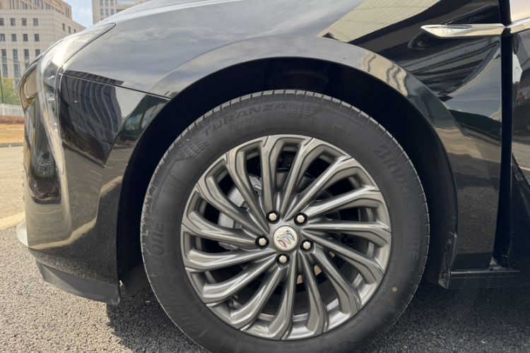 Used Buick LaCrosse 2025 28T Platinum Edition