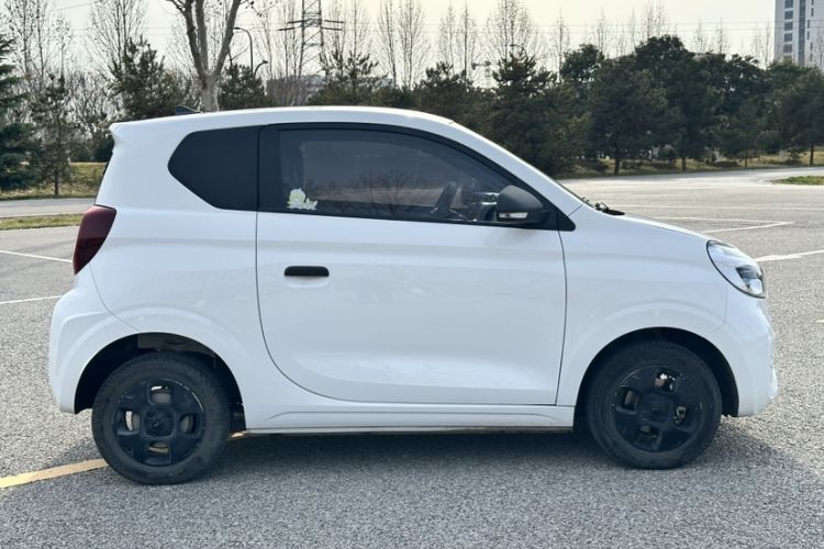 Used Roewe Clever 2021 302 km New Four-Seater Super-Efficient Version
