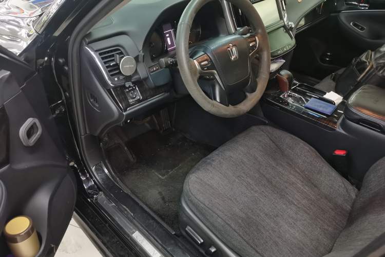 Used Toyota Crown 2015 2.5L Smart Edition
