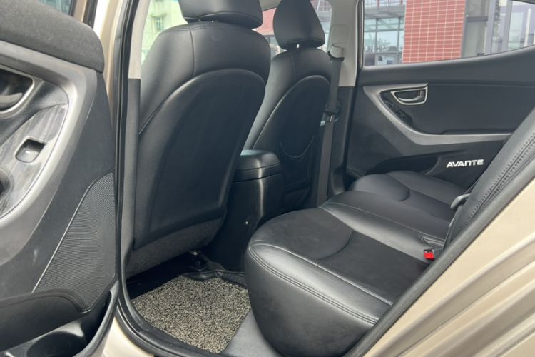 Used Hyundai Elantra 2015 1.6L Automatic Fashion Model