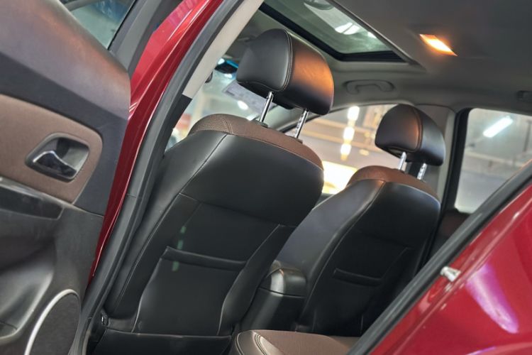 Used Chevrolet Cruze 2013 Hatchback 1.6L Automatic Luxury Model
