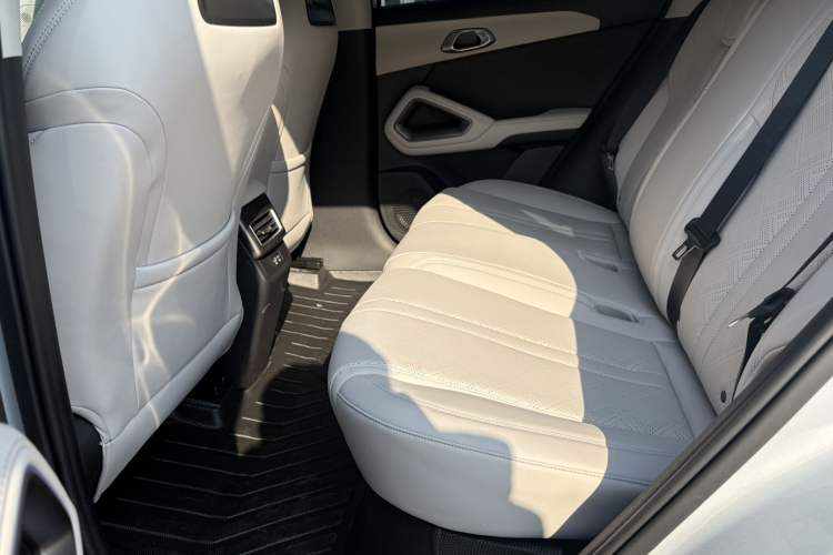 Used BYD Yuan UP 2025 Model 301KM Leading Version
