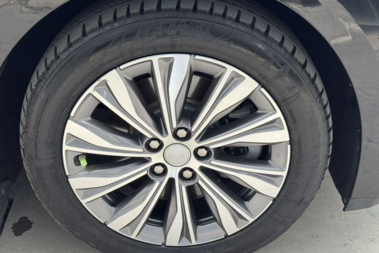 Used Hongqi E-QM5 2022 431 km Charge & Enjoy Edition
