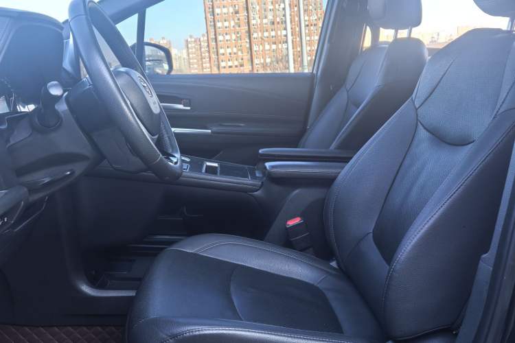 Used Toyota Sienna 2021 2.5L Hybrid Premium Edition