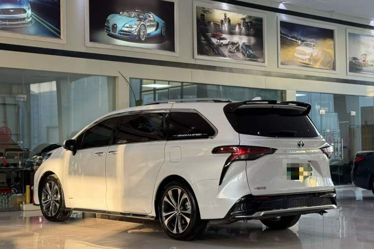 Used Toyota Granvia 2024 2.5L Hybrid Prestige PLUS Edition
