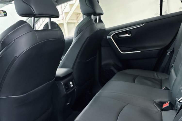 Used Toyota Wildlander 2023 Dual-Motor 2.5L E-CVT Two-Wheel Drive Luxury PLUS Edition
