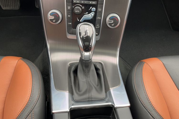 Used Volvo V60 2016 Cross Country T6 AWD