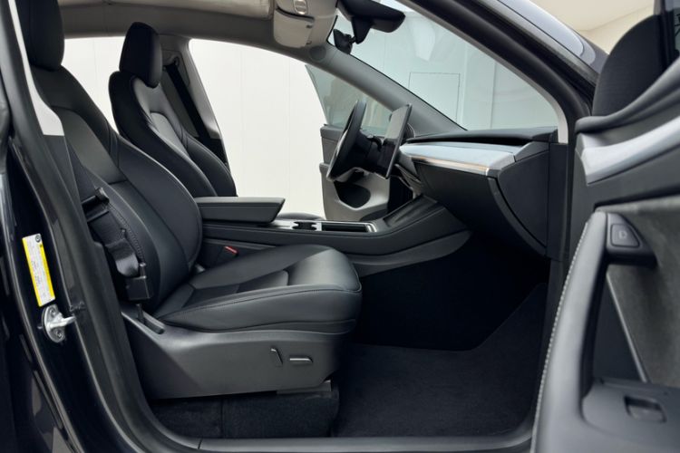 Used Tesla Model Y 2024 Rear-Wheel-Drive Version
