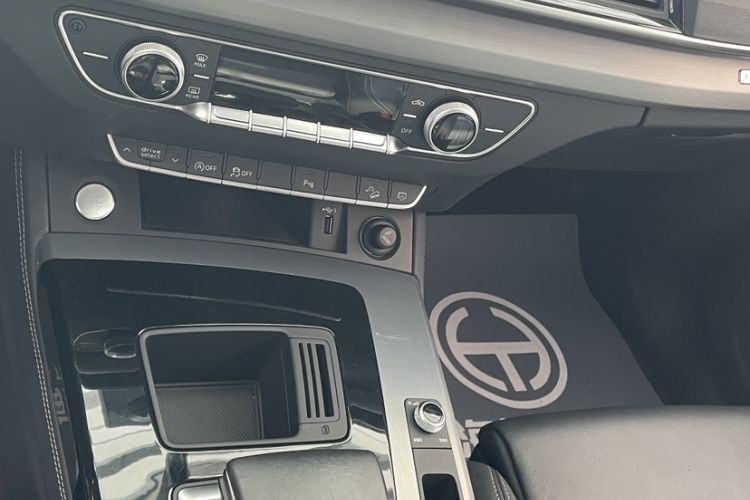 Used Audi Q5L 2022 40T Fashionable and Dynamic Model
