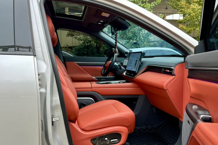 Used  eπ008 2024 210Max Range-Extended Version 6 Seats
