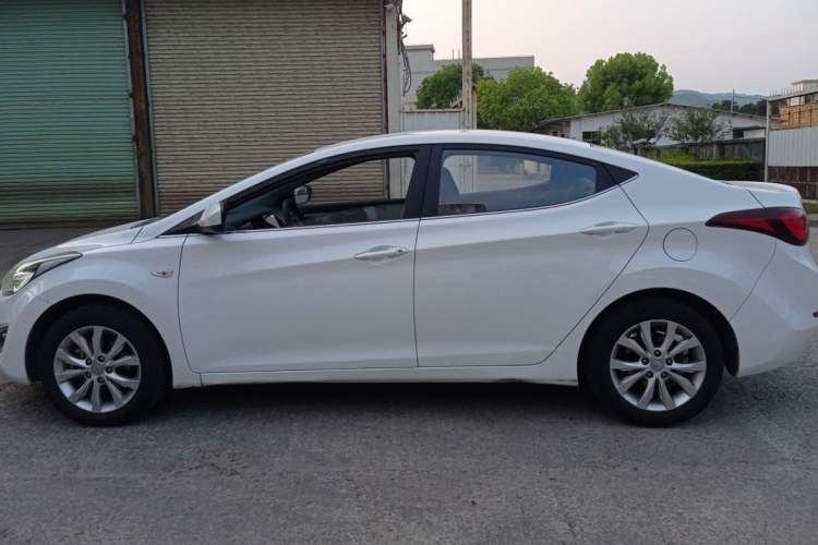 Used Hyundai Elantra 2016 1.6L Automatic Smart Version
