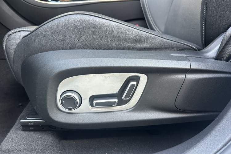 Used Lynk & Co 01 2019 2.0T Two-Wheel-Drive Pro Version China VI Standard
