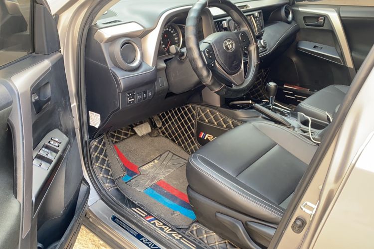 Used Toyota RAV4 2019 2.0L CVT Two-Wheel Drive Comfort Edition China VI Standard
